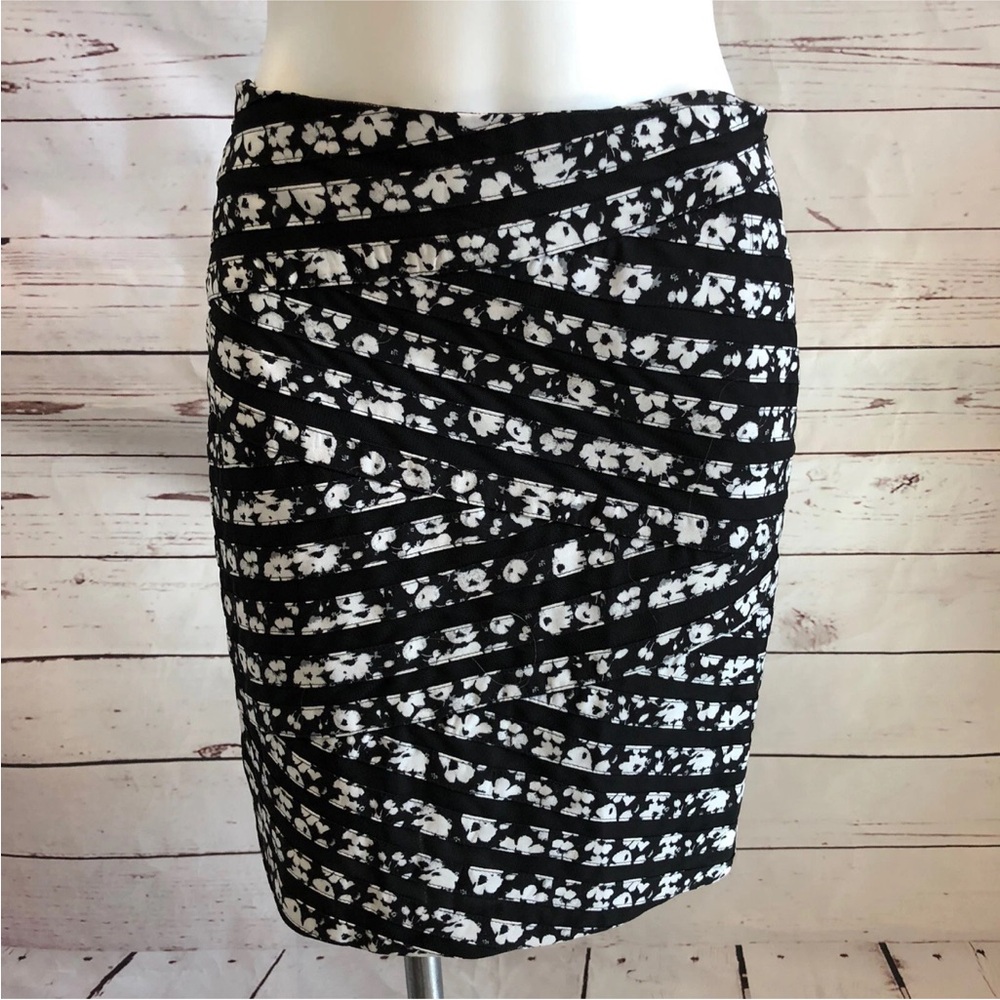 White House Black Market Floral Bandage Mesh Pencil Skirt Size 2 Black NWOT